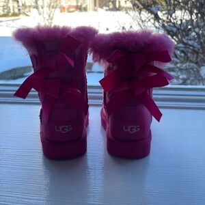 UGG Bailey Bow II Boot 
Walker Toddler size: 6